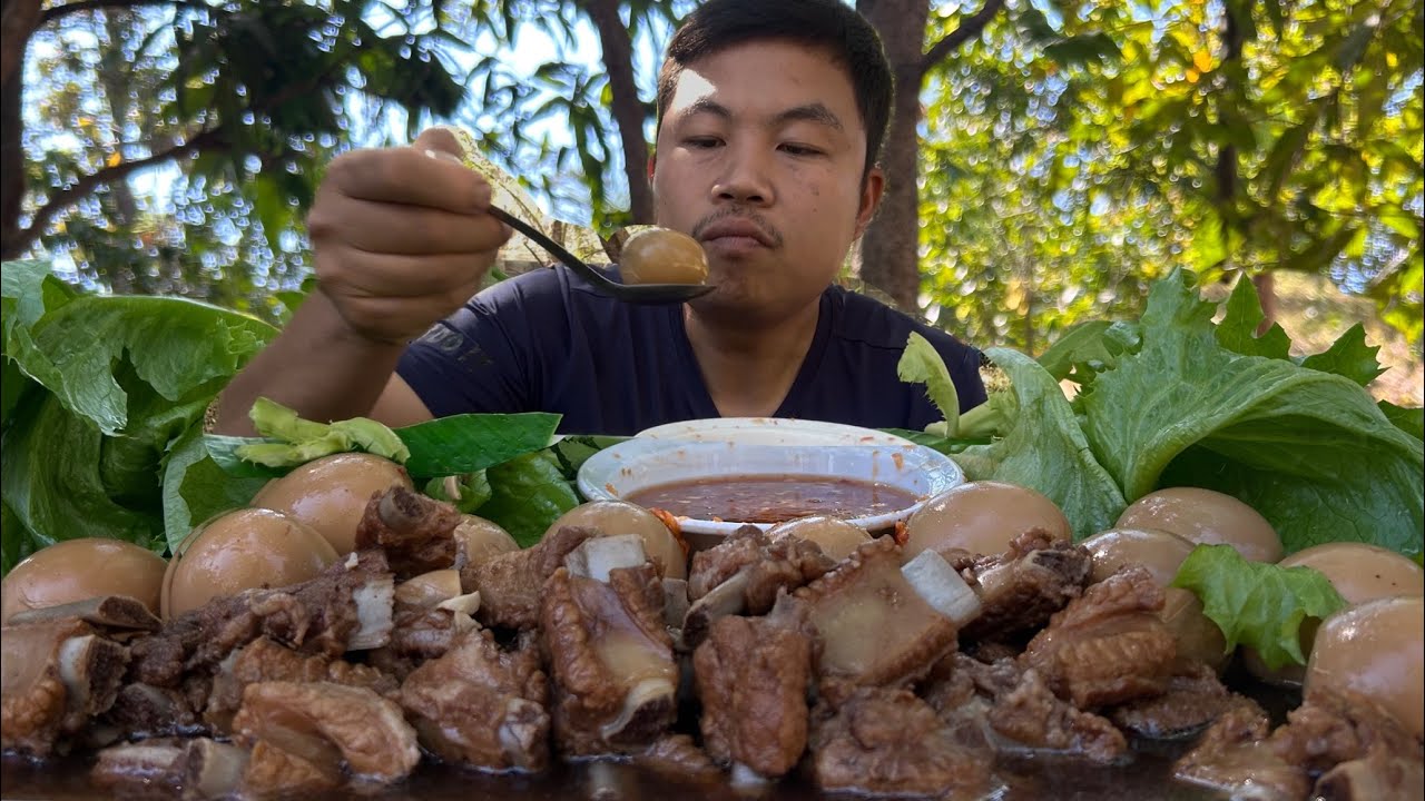 ไข่พะโล้ซี่โครงหมูเนื้อนุ่มฉ่ำน้ำจิ้มรสเด็ดอร่อยแซ่บหลายเด้อ😋😋😋￼
