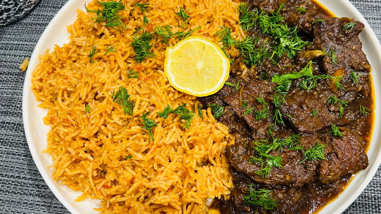 طريقة جديدة ولذيدة⁉️اللحمة المحمرة بالبصل المكرمل ودبس الرمان 👍مع الأرز الأحمر بالطماطم🍅 تحفه