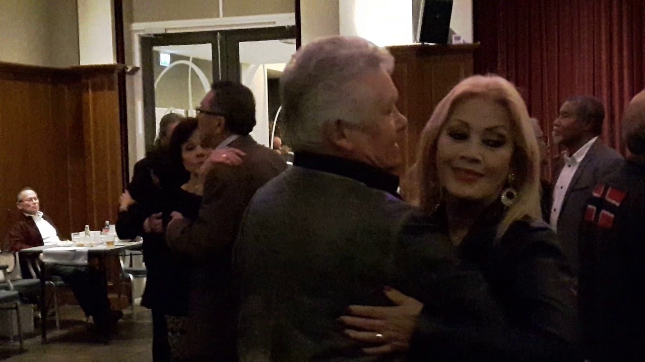 " EINDEJAARS " Dansmatinee , met " MUTIARA " Band .zondagmiddag 29 december 2019.   Best   (2)