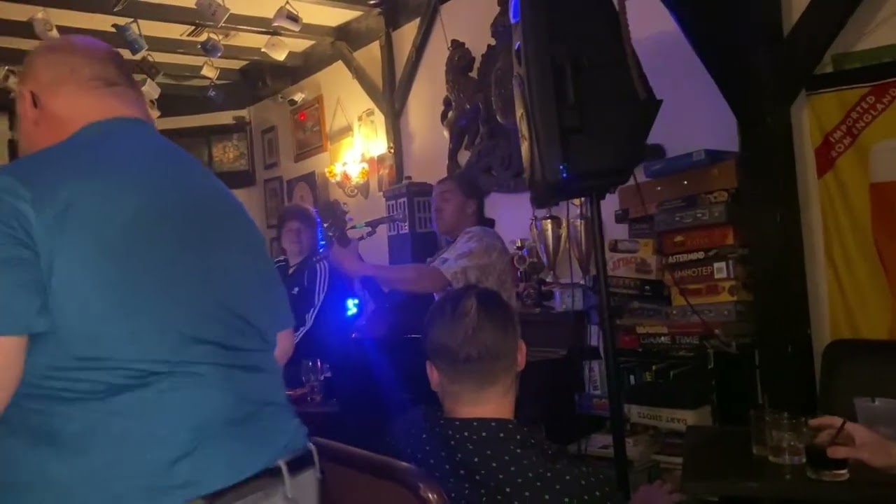 Graham Robinson performs Willin&rsquo; at LIVE from the CROWN show&hellip;