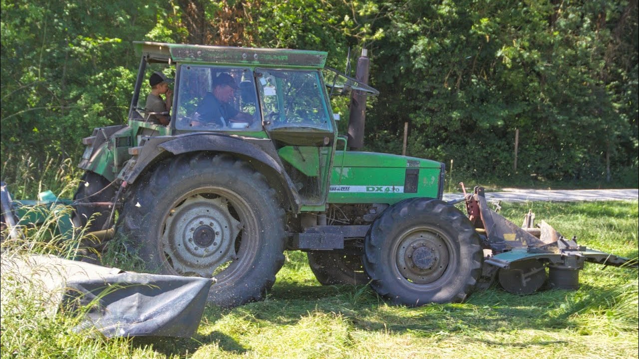 Deutz DX 4.70 mit Deutz Fahr Mähwerken im Einsatz