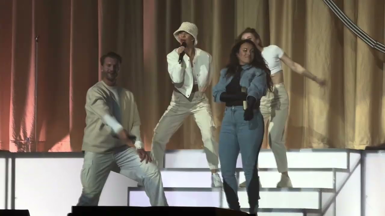 Ewa Farna - No a co (Ostrava, Megakoncert Rádia Čas 2023, 25.11.2023)