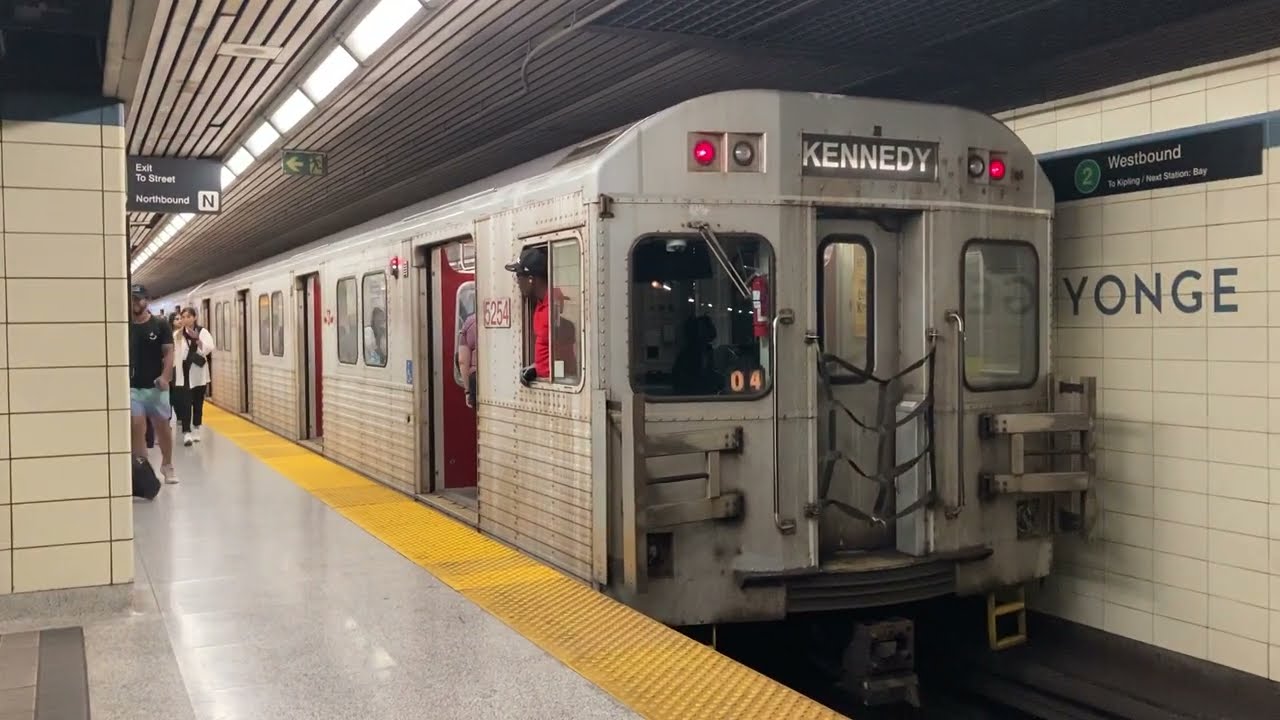RUSH HOUR ACTION TTC Subway Action at Bloor-Yonge Station