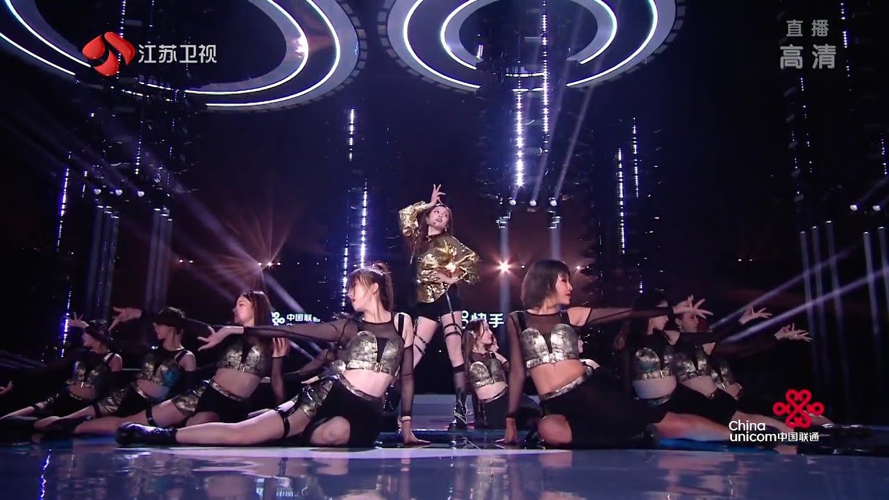 Meng meiqi and wu xuanyi  -25 & Mute live performance