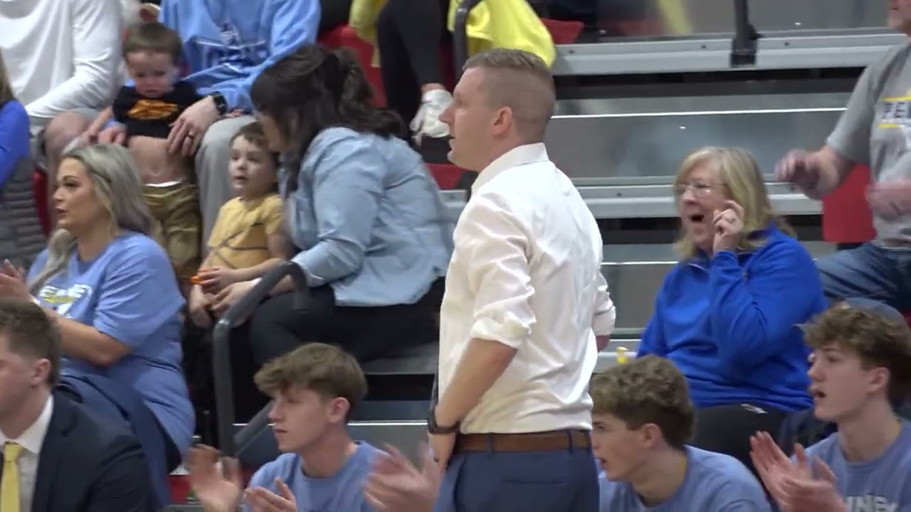 Hamilton boys hoops holds off Nodaway Valley; wins 1st district title since 2016