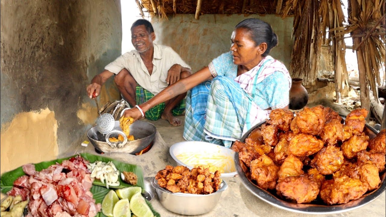 how santali tribe couple cooking CHICKEN PAKORA and eating with rice wine ||rural village life india