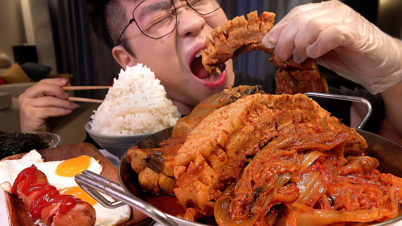 SUB_Я сам приготовил суп из кимчи самгёпсаль. Вкусная еда Легендарный мукбанг