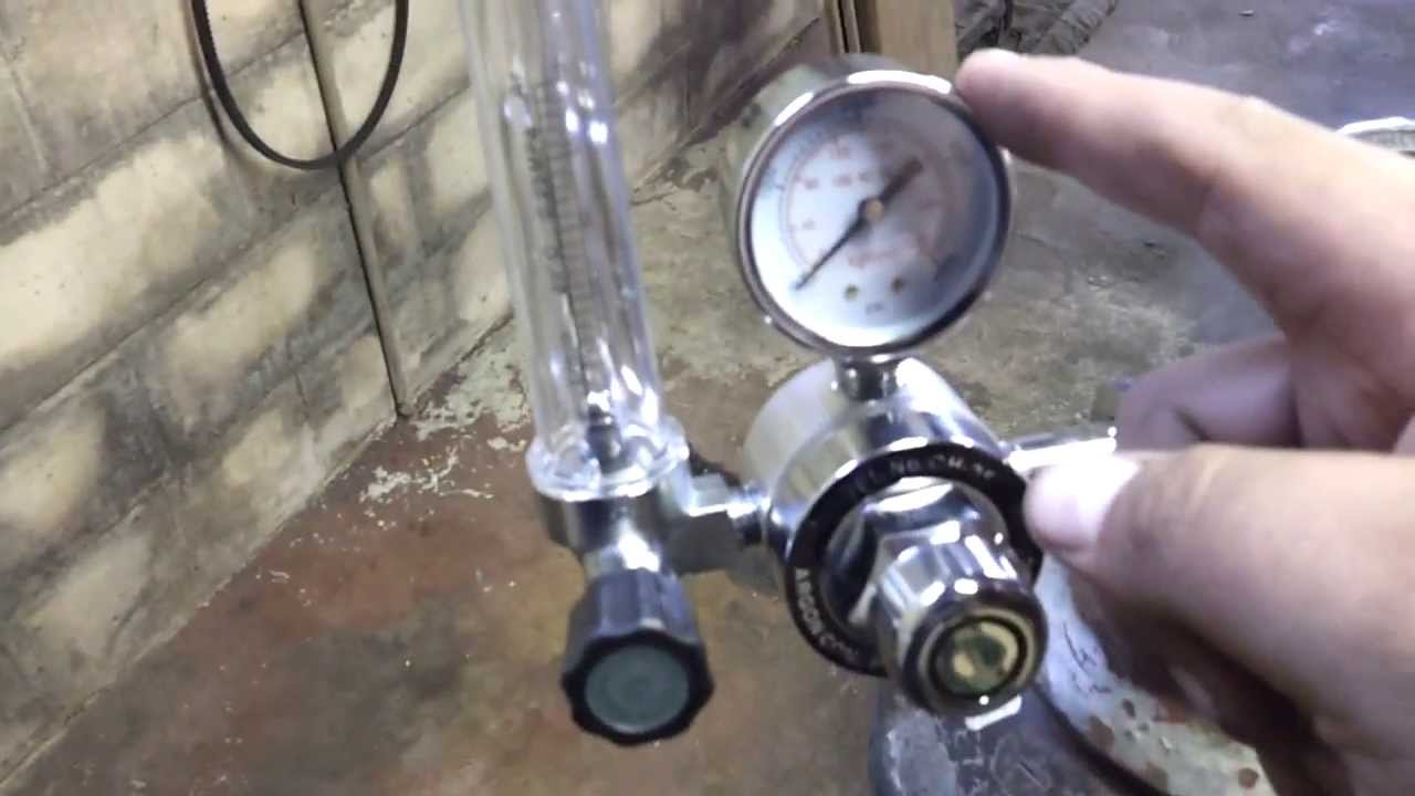 Everlast I-MIG 200 (Part 5 = Installing and checking the flow meter)