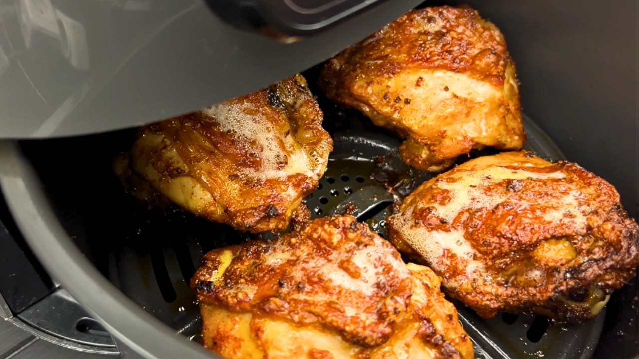 CRISPY Air Fryer Chicken Thighs