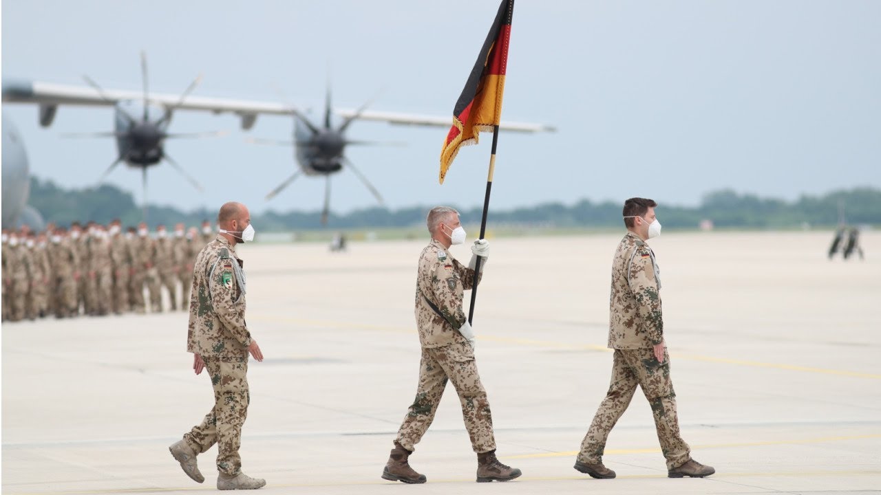 Bundeswehr Abzug aus Afghanistan: Heimkehr der letzten Truppenfahne