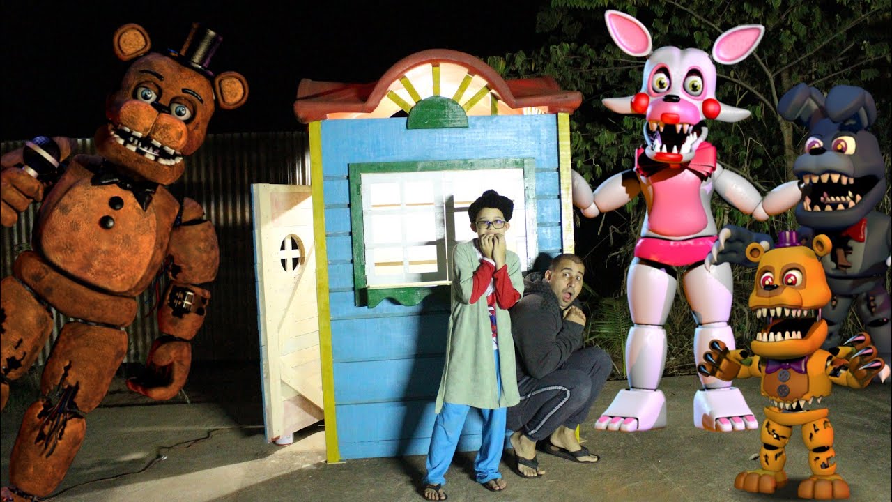 LUCAS E PAPAI BRINCAM DE PROCURAR  ANIMATRÔNICOS