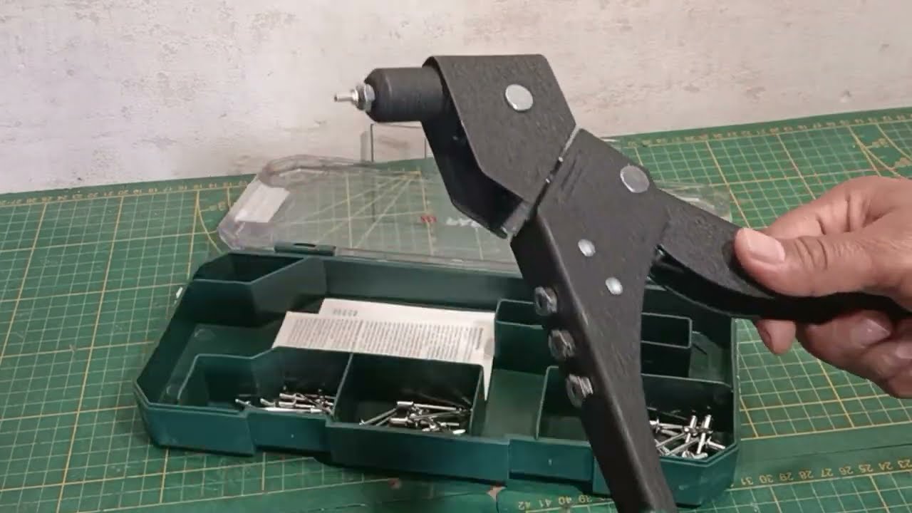 Jeu de pinces à rivets aveugles « PBNZ 4 E3 », 110 pièces PARKSIDE®  à une tête rotative à 360°