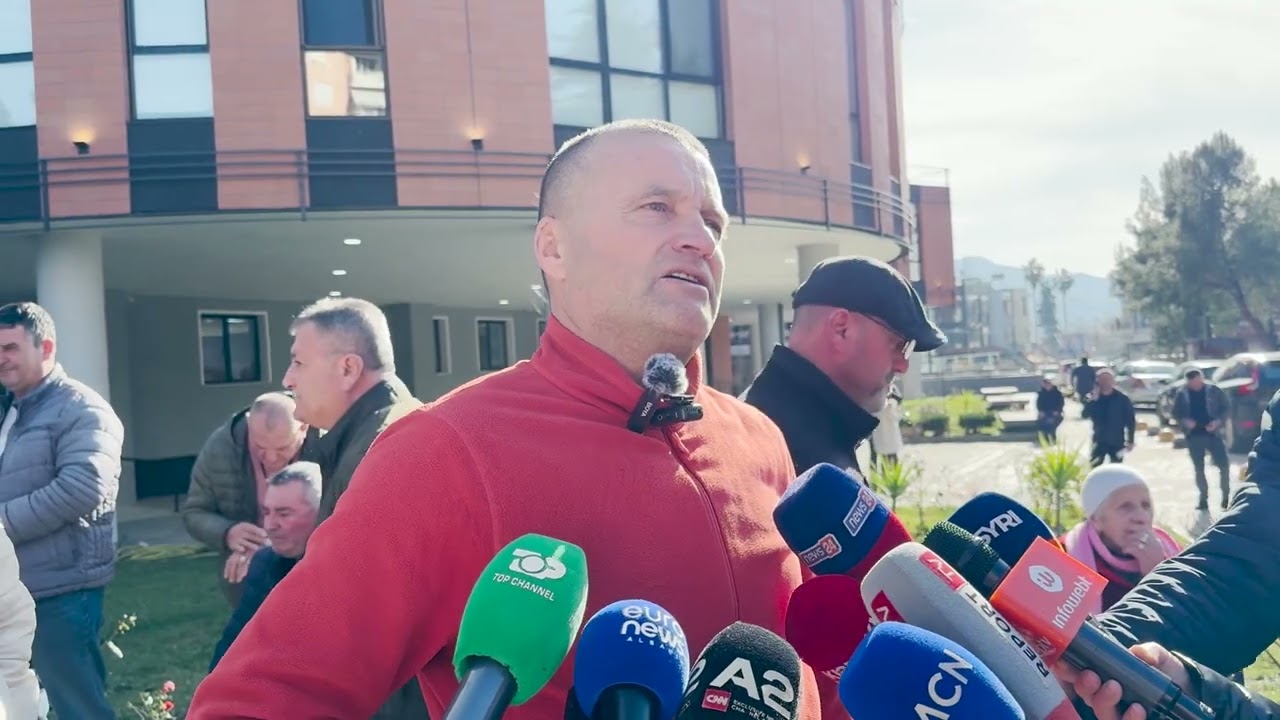 Protesta e taksisteve te Elbasanit....