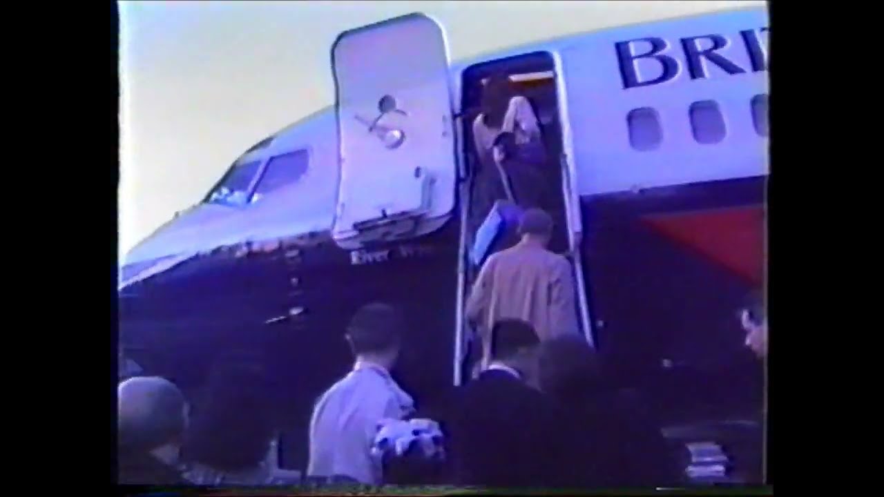 Take off from Heathrow with British Airways BA870 B-737-200 G-BKYC River Wye 1994