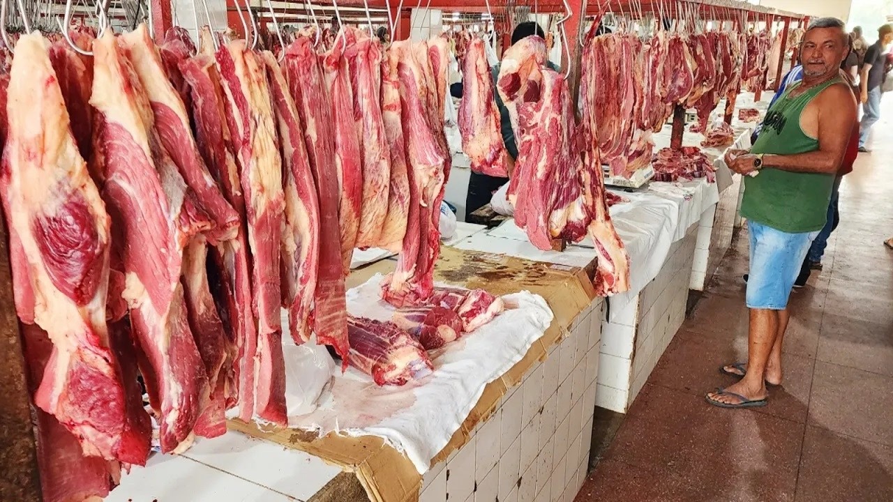 NA FEIRA DE CUPIRA-PE TEM CARNE À 20 REAIS.  ISTO É NORDESTE!!!