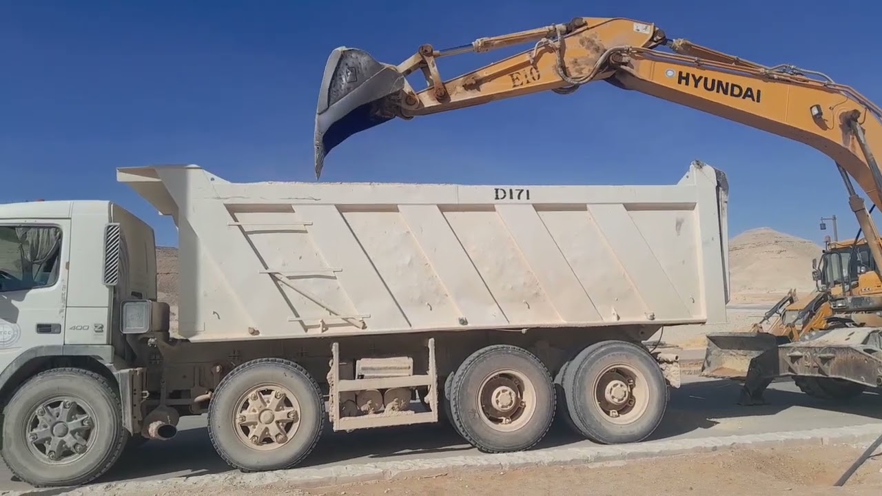 Saudi Dampar Driving Anloding On Rod 🚚👆 सऊदी ड्राइविंग डंपर अनलोडिंग ऑन रोड