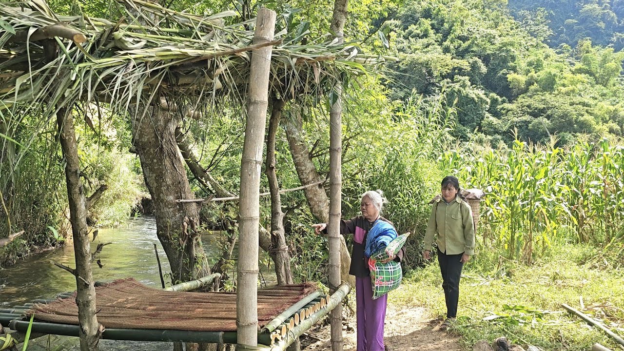 The poor old lady was very pleased with the bed that the homeless girl made for her.