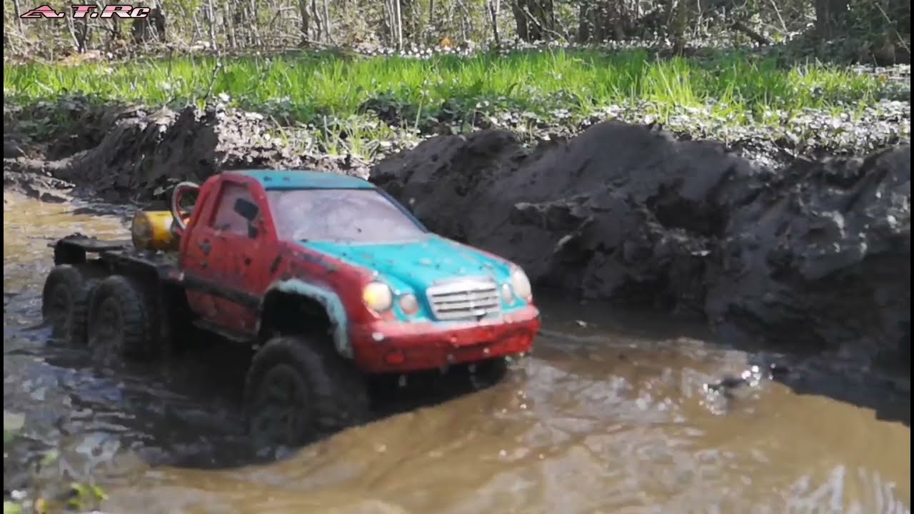 Bmw x5 4x4 vs Mercedes W210 6x6 Rc cars