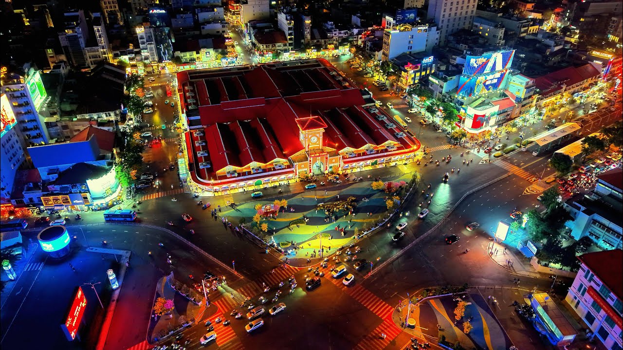 đèn lung linh làm lên chợ bến thành đẹp hơn.#saigontoiyeu #travel mini 5 pro