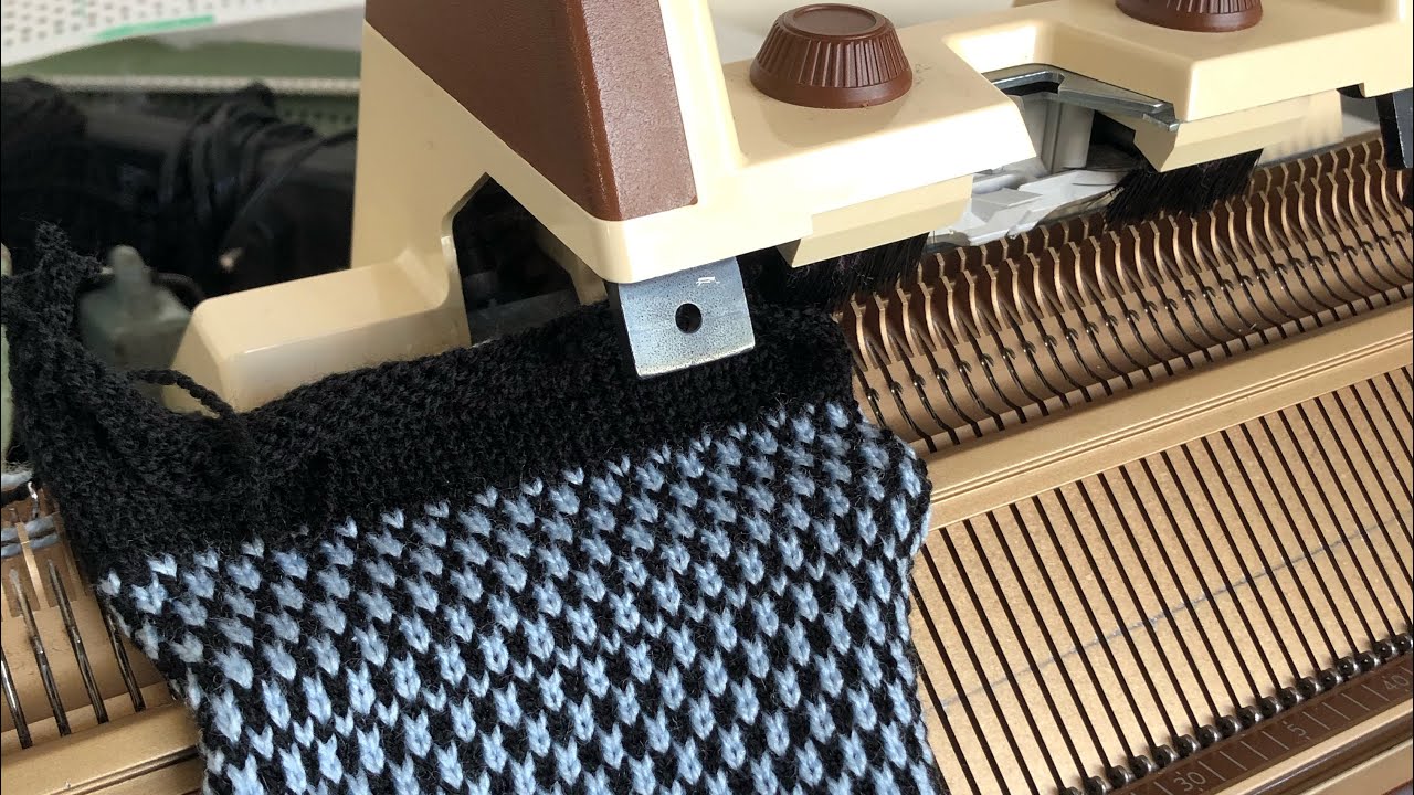 comment je commence un tricot  jacquard avec   machine singer ‏ جاكار على المكينة ‏تريكو