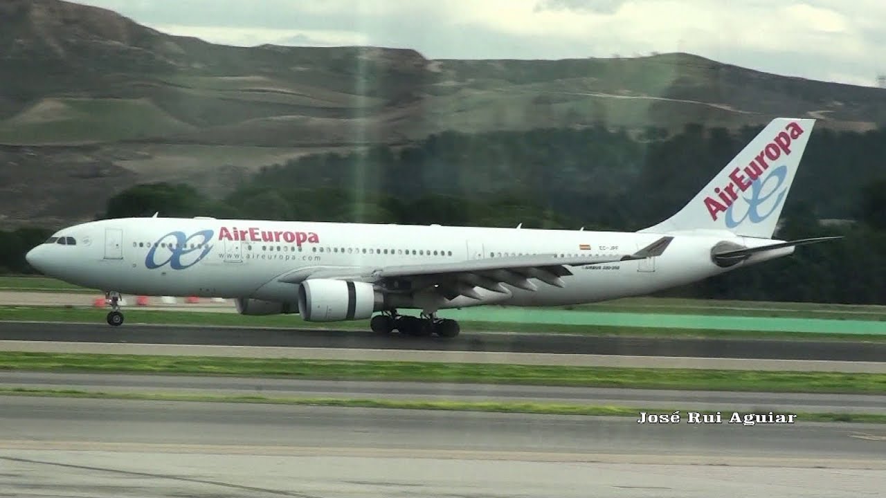 Aviões Pousando no Aeroporto de Madrid Barajas Espanha