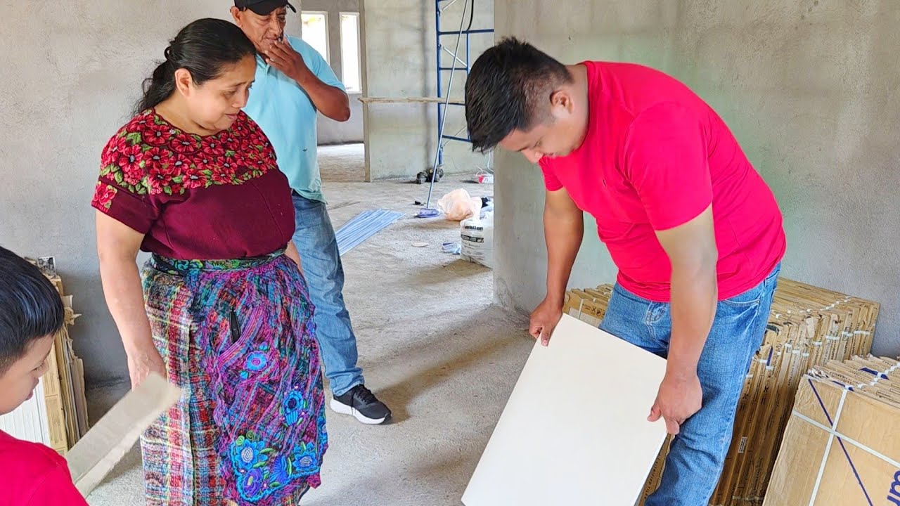 Mi mama llego a ver como va quedando la Casa, le gusto el piso que eligió Faby 