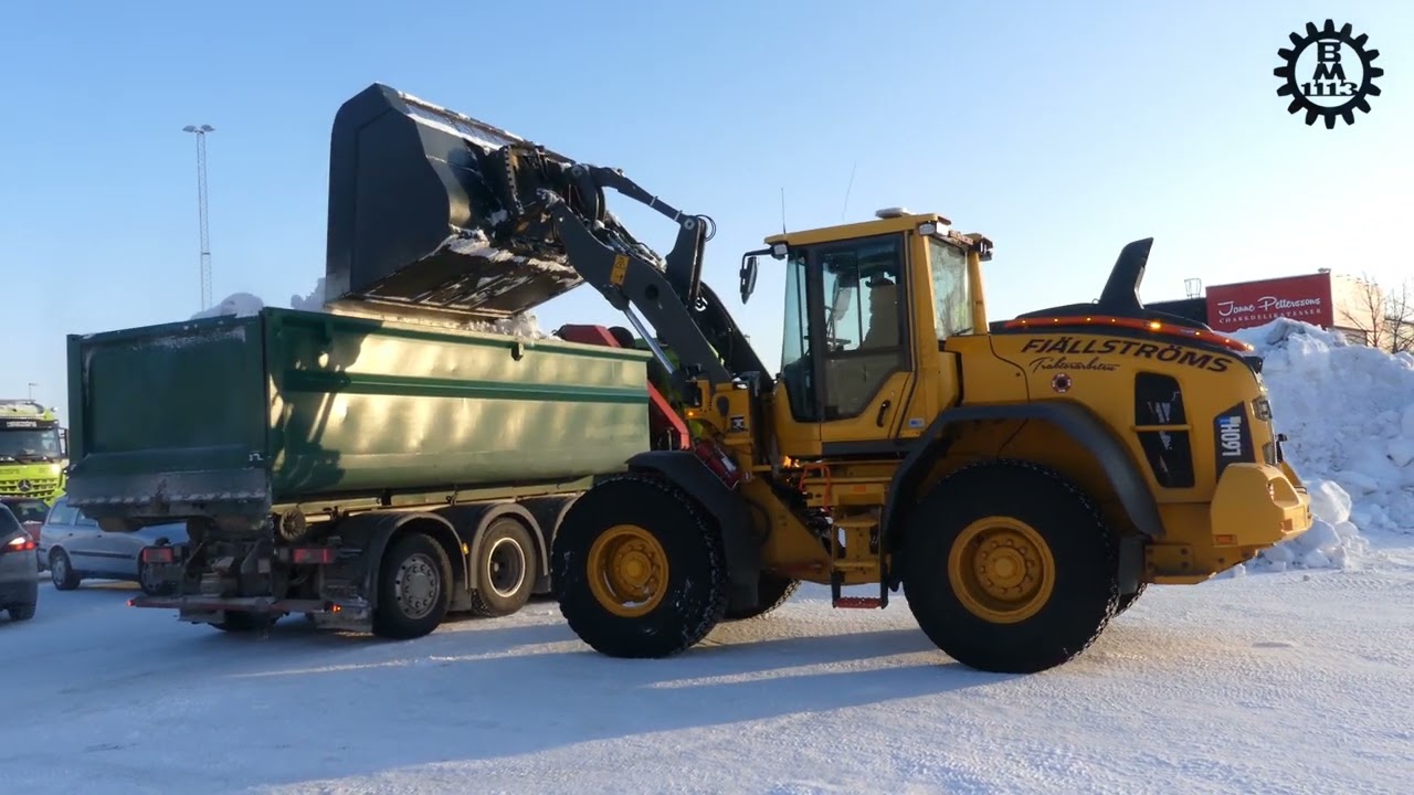 Volvo L60H Loading snow on Scania Trucks / Snölastning