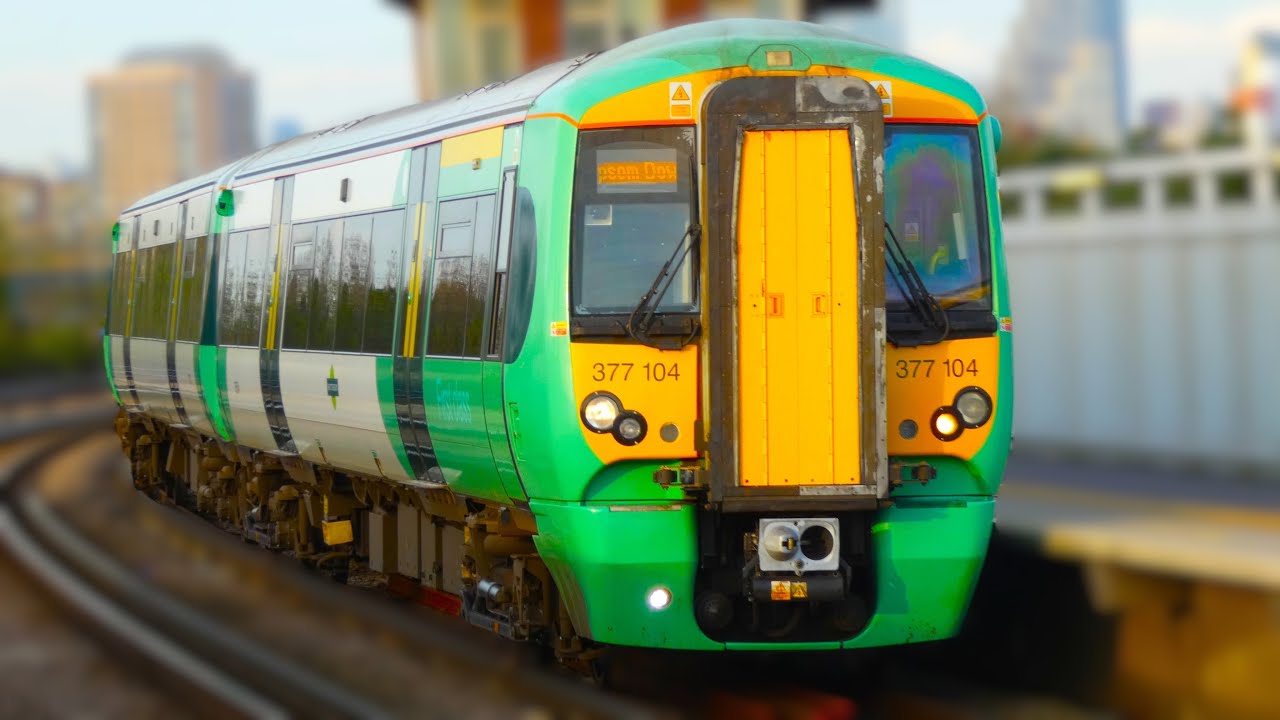 RUSH HOUR Trains at Clapham Junction, BML - 11.4.24