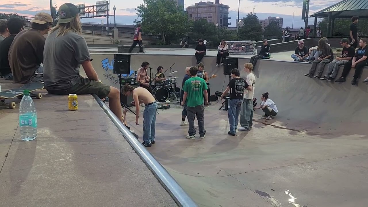 Rock Band performing in skatepark 🤘🎸🥁 live performance