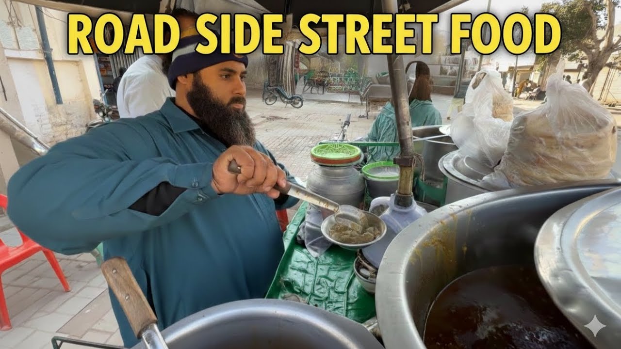 Pakistani Hafiz Sahab Selling Channay, Bong Paye & Kofta at Cheap Rates 🇵🇰 Rode Side Street Food