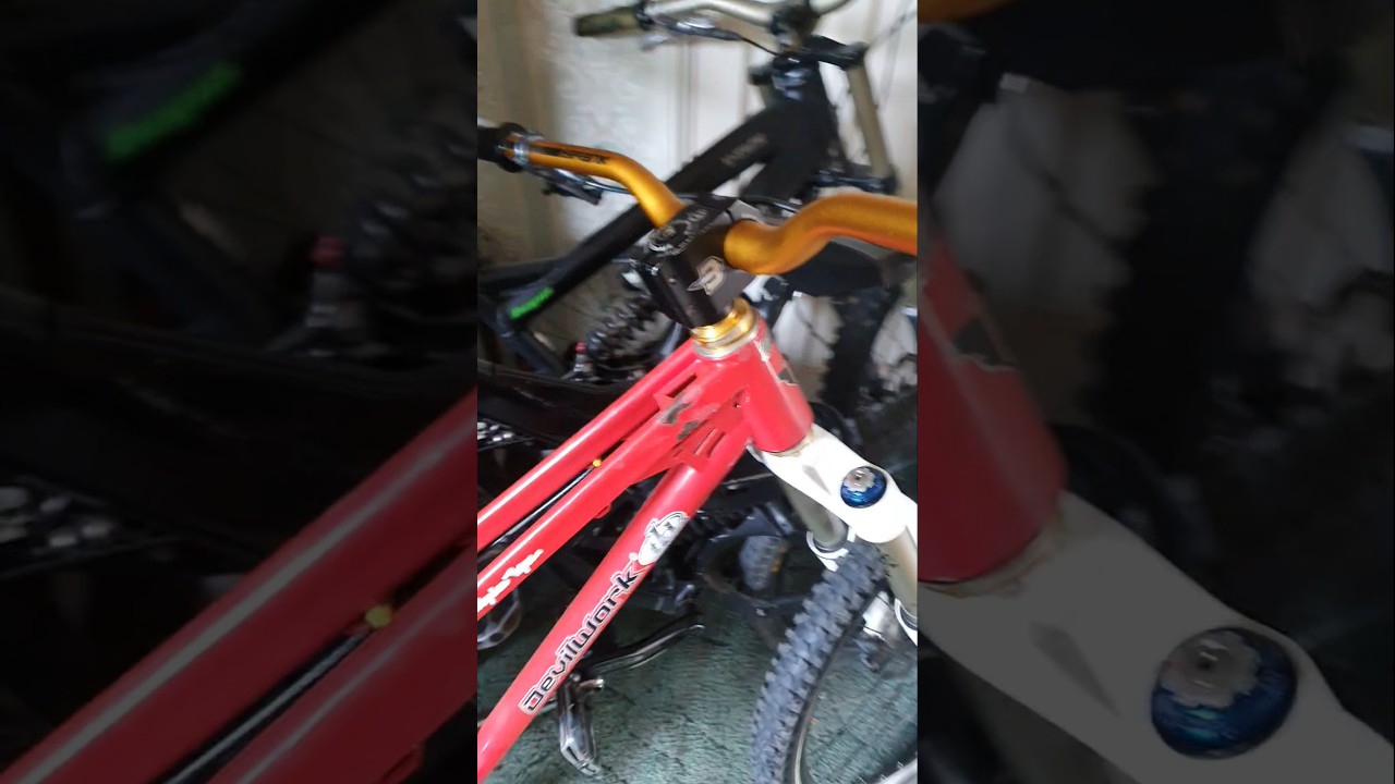 #mtb #downhill #mountainbike #mtblove #mountainbiking #bikelife #dhmtb #bikes #retrobike #freeride