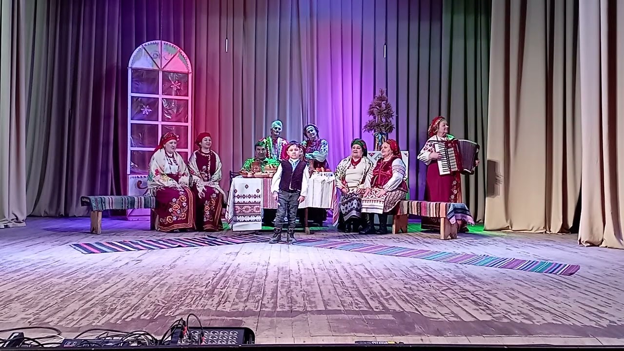 Різдво в 23 році. Народний ансамбль української пісні Червона калина і Калинове зерня.