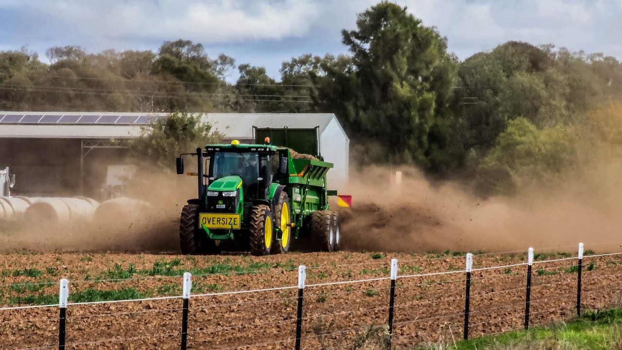 Bunning 230HBD Spreading Chicken Manure - Landaco Spreaders