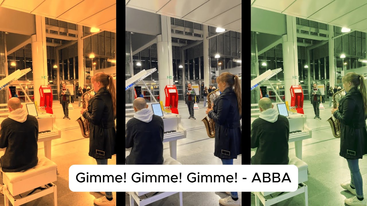 Sie spielen ABBA auf einem öffentlichen Klavier in Wien