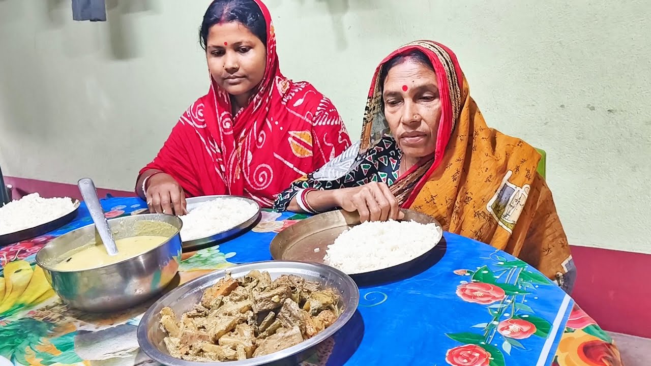 দুপুরে ভাতের সাথে বিউলির ডাল আর শুক্তো রান্না করে খেলাম I