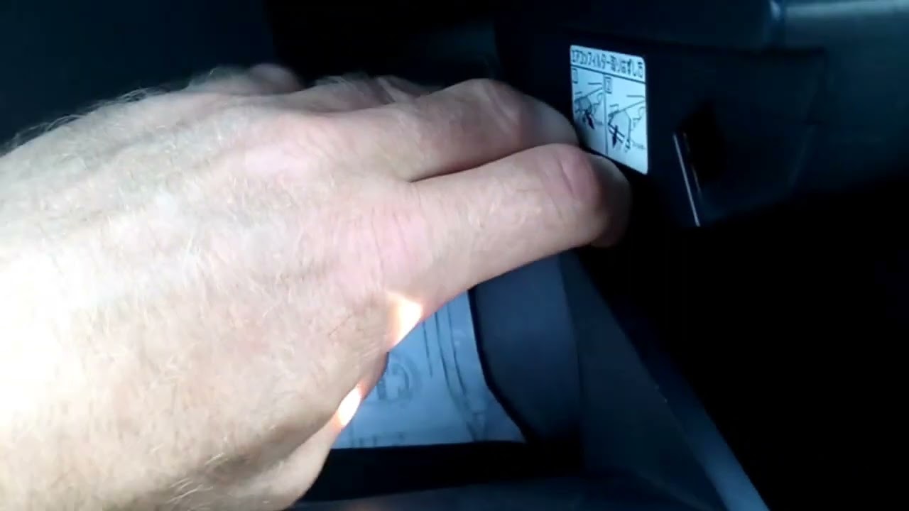Замена салонного фильтра. TOYOTA Probox.