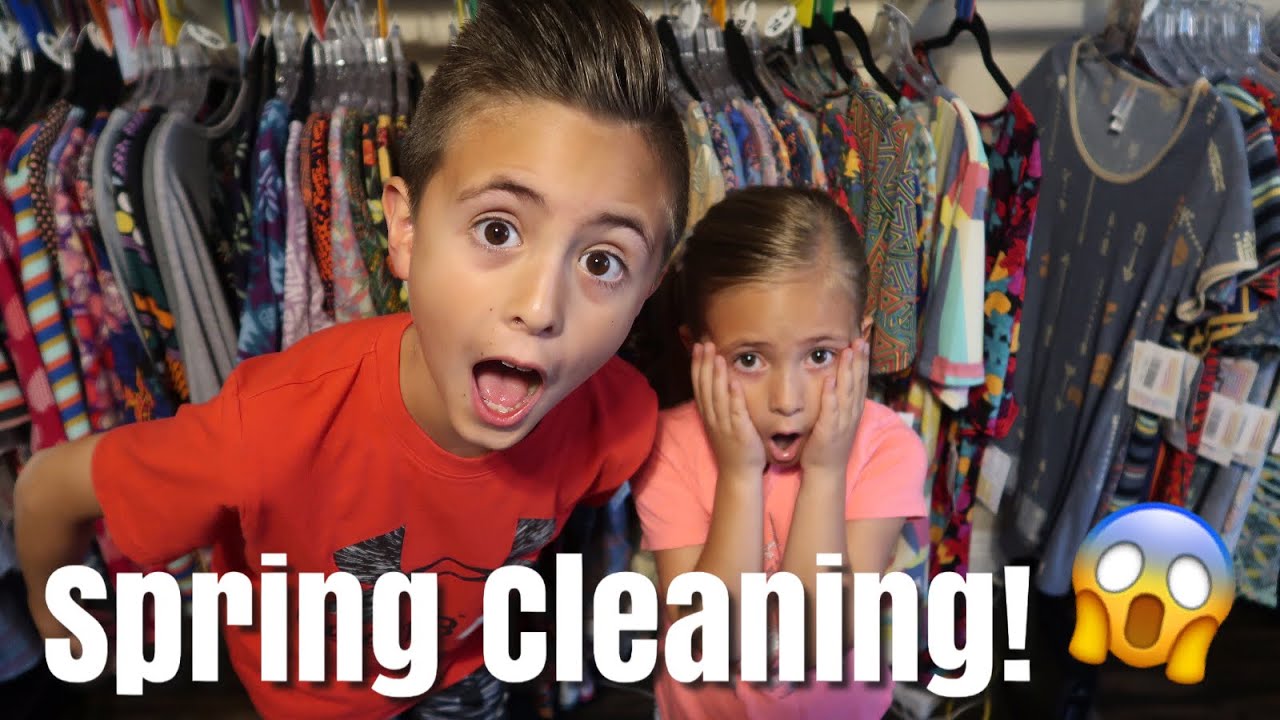 WE'RE GETTING RID OF OUR CLOTHES! / MAJOR WARDROBE DOWNSIZE / Life As We GOmez