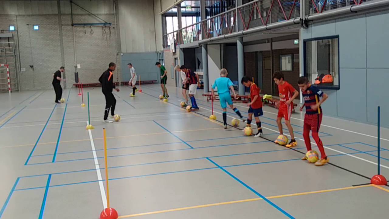 Training jeugdzaalvoetbal S.V. Honselersdijk