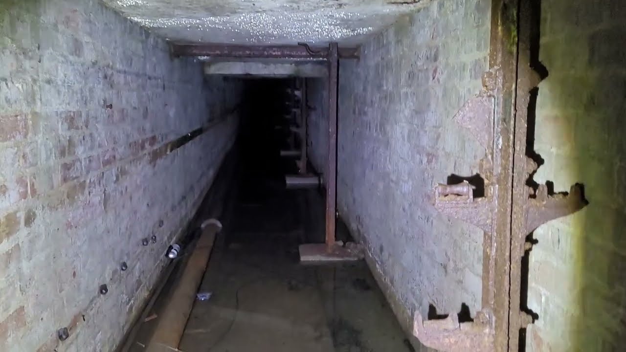 Secret tunnel 