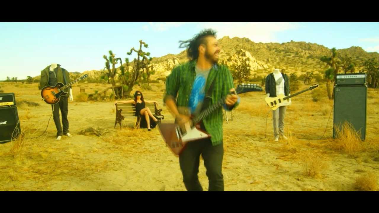 Huecco feat. Papillon- Amar en tiempos violentos