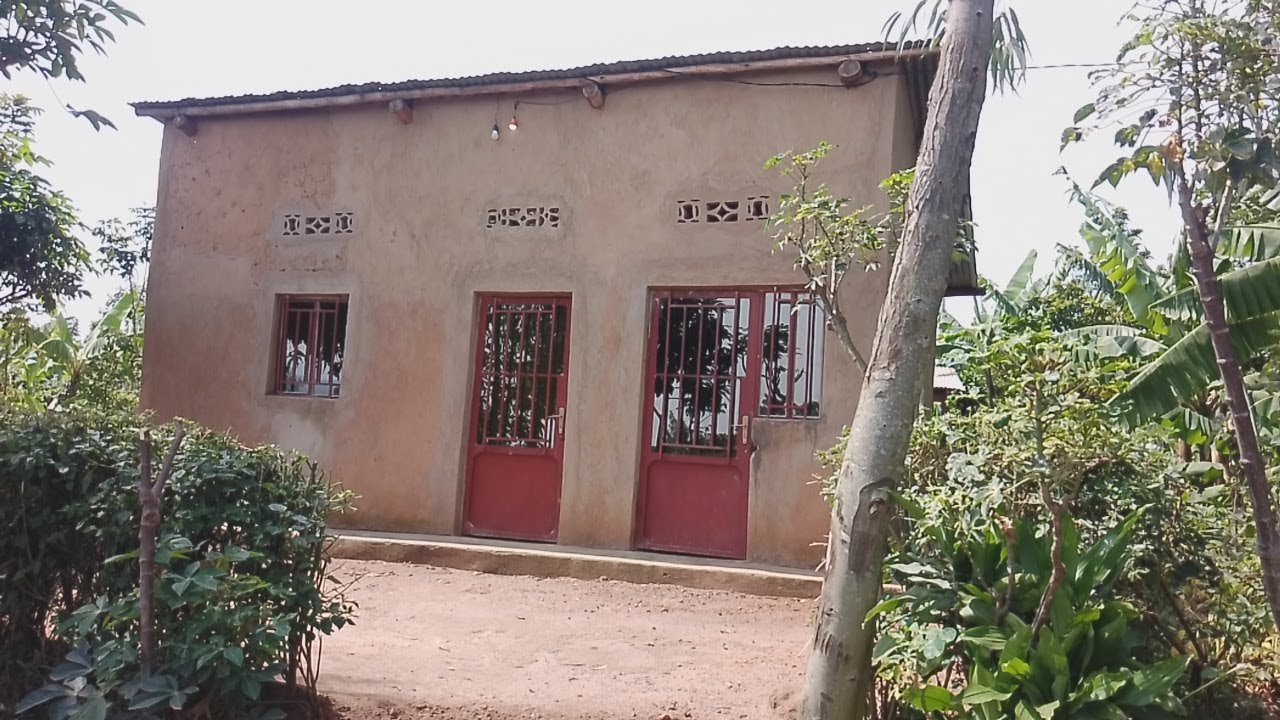Rwamagana : gura inzu iri karenge kumuhanda 5m Ubuso 35/11 #0738976017