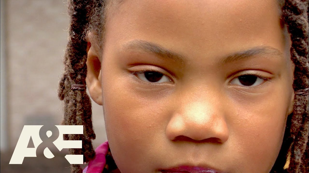 Psychic Kids: Girl Predicts & Heals Health Problems (Season 1 Flashback) | A&E