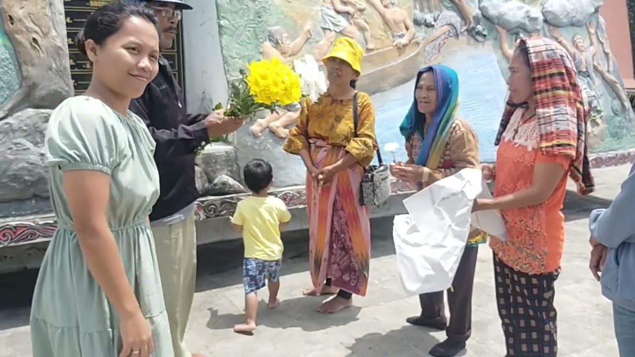 JIARAH KE TUGU OPUNG RAJA SILAHISABUNGAN DAN MANDI DI PEMANDIAN NAMBORU DEANG NAMORA