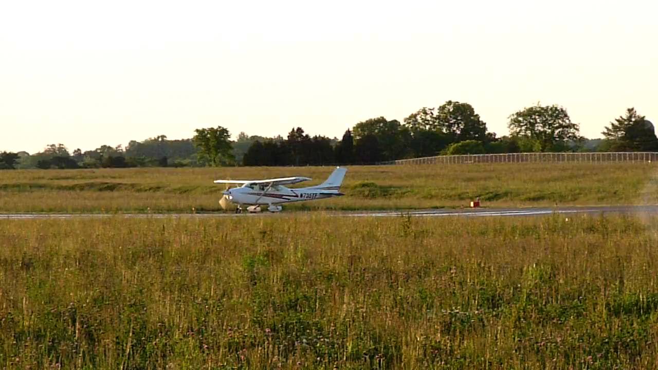 Cessna 182, N735TF,taking off from KHWY, 5/20/09
