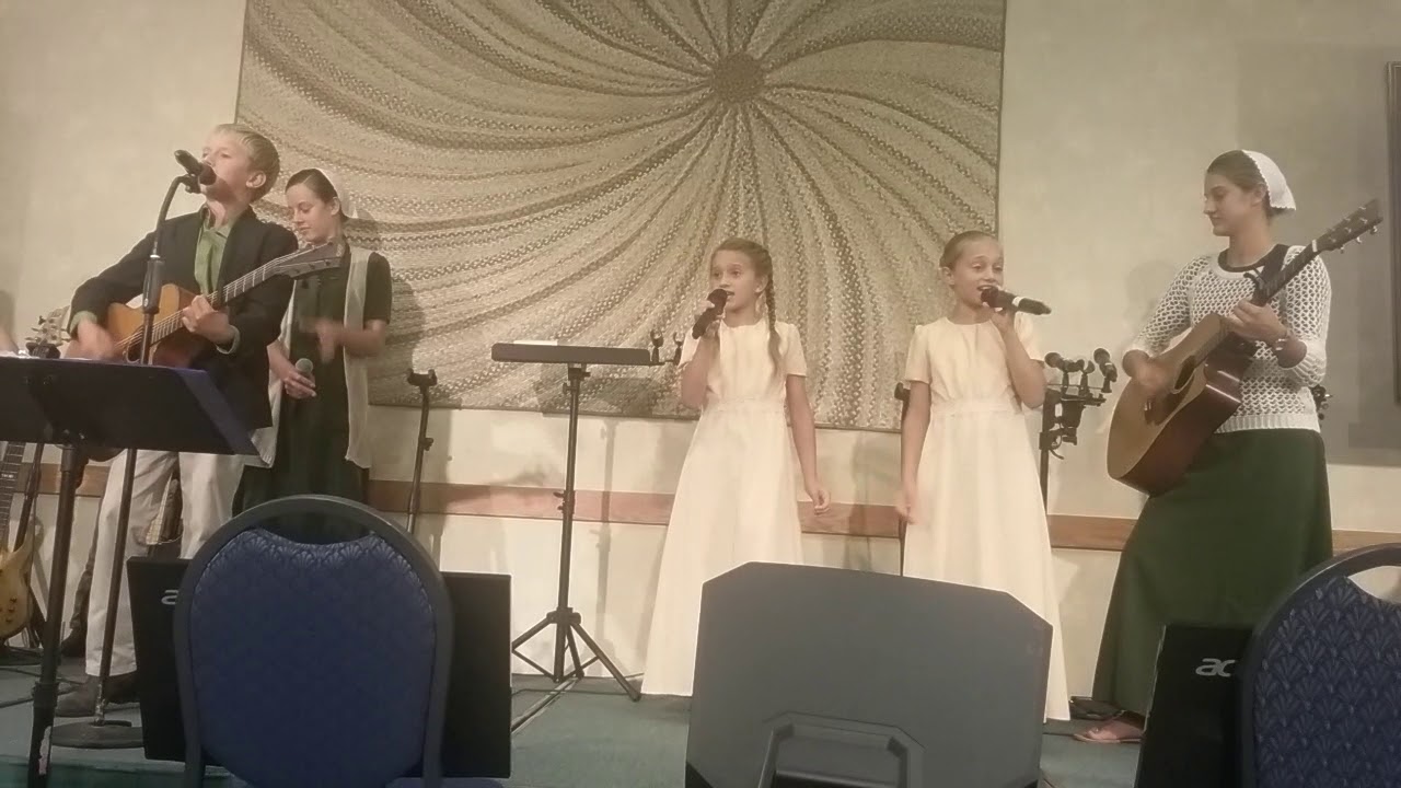 The stoltzfus family singing bigger then any mountain at gospel express banquet