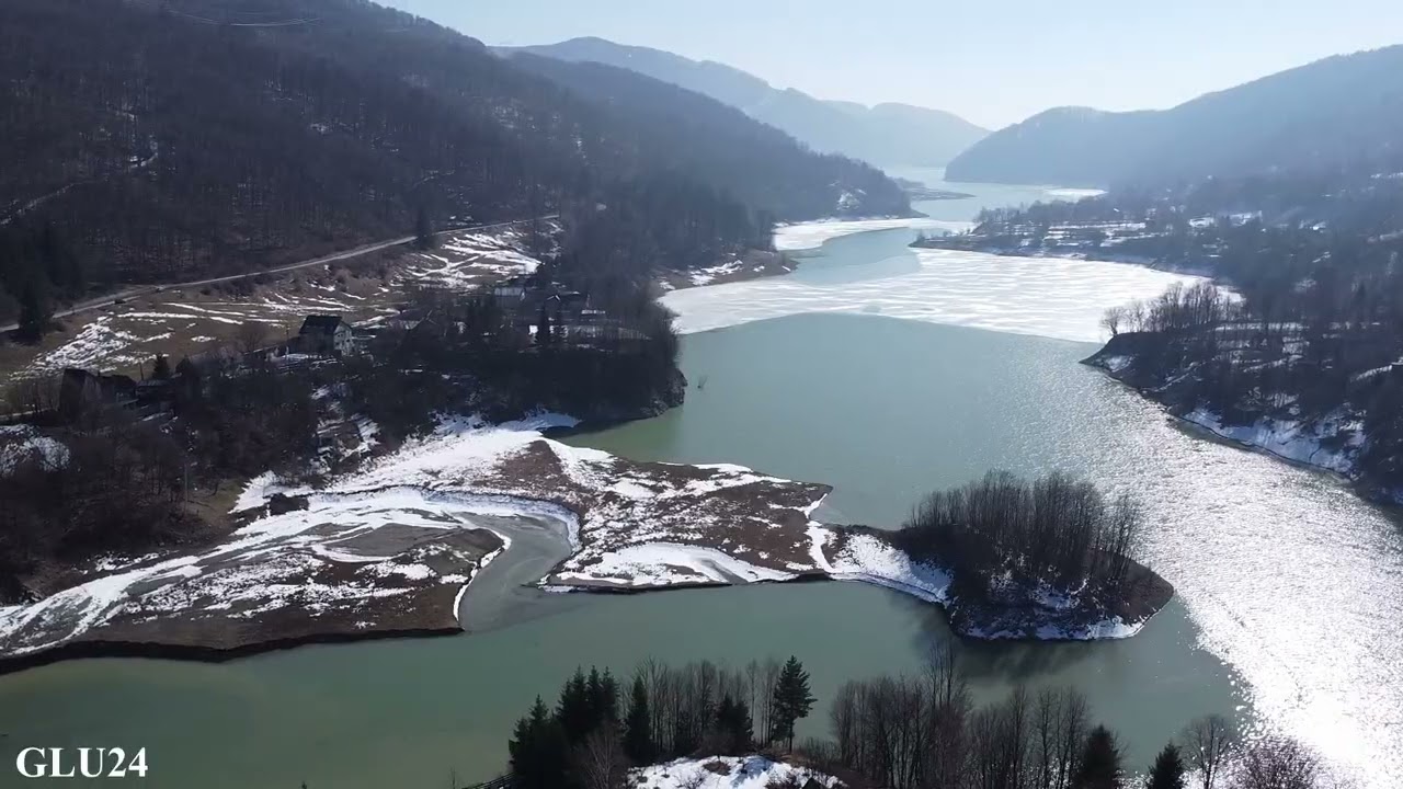 Paltinu, filmat astăzi din dronă — liniște, apă și munți într-un singur tablou.