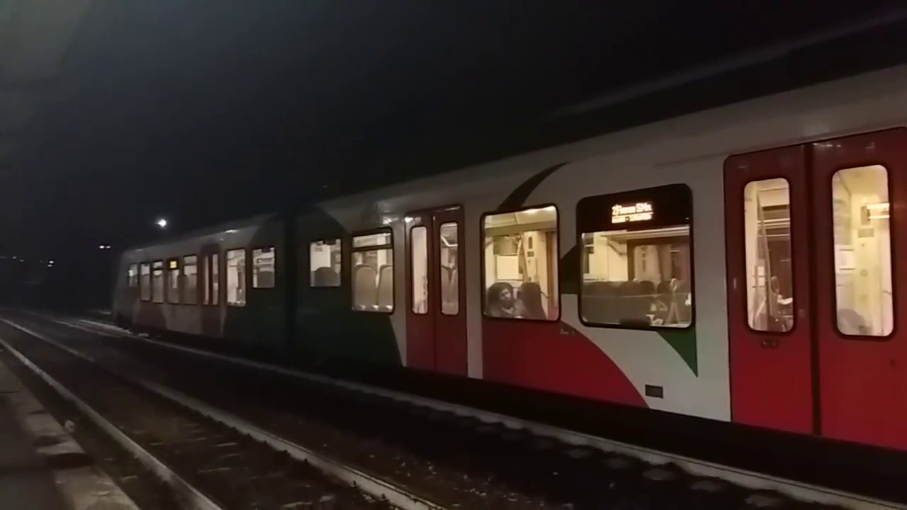 Arrivo e partenza dell Stadler Flirt ETR 350 alla stazione di Monzuno-Vado