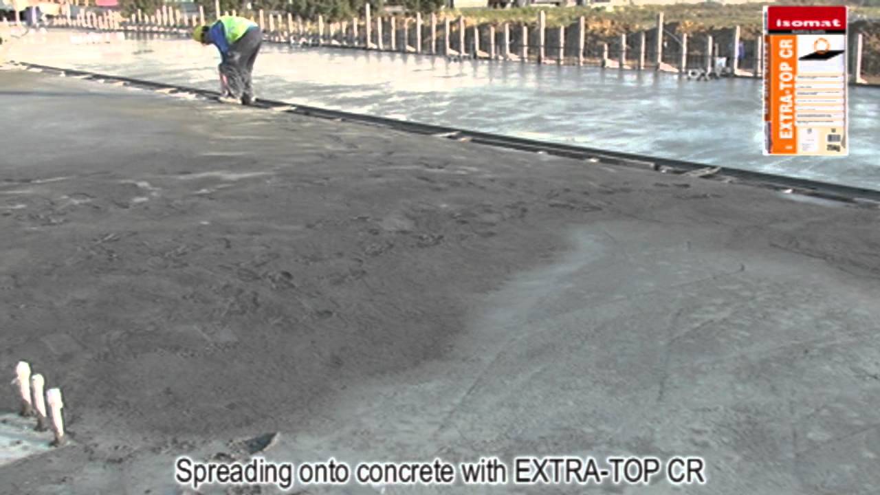Broadcasting EXTRA-TOP CR onto fresh concrete by ISOMAT S.A.