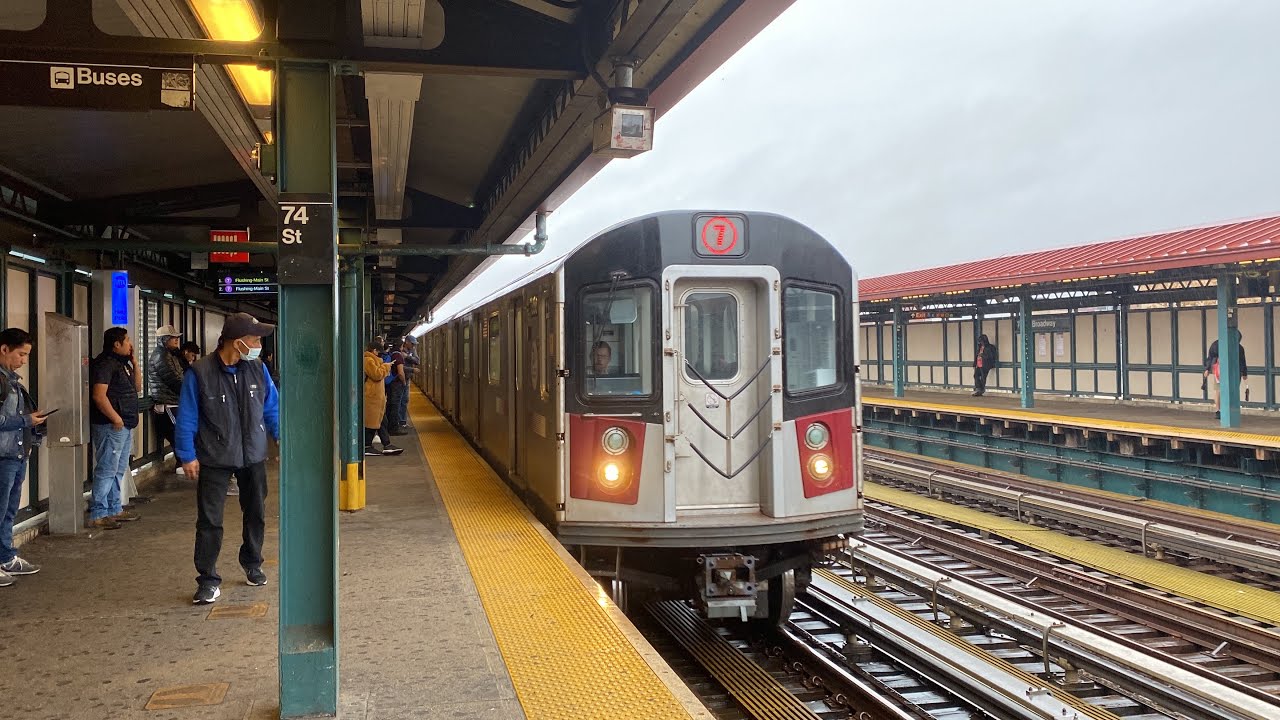 ᴴᴰ MTA New York City Subway: Main Street bound R142A (7) Train @74th Street-Broadway