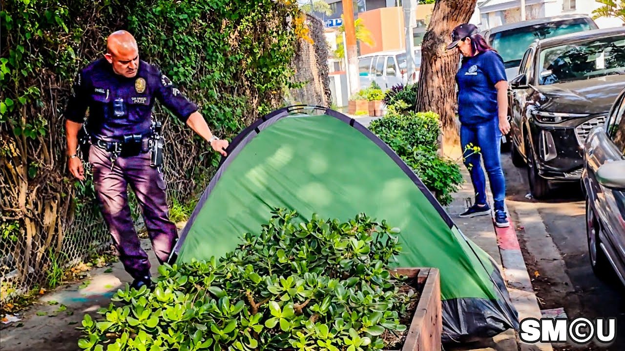 𝗦𝗜𝗗𝗘𝗪𝗔𝗟𝗞 𝗘𝗡𝗙𝗢𝗥𝗖𝗘𝗠𝗘𝗡𝗧: Police Oversee Tent Removal in Venice Cleanup